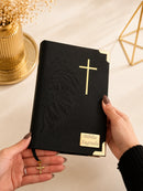 Combo Bíblia Courino Preto Leão e Cruz + Placa Média + Cartela de Índices