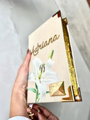 Combo biblia media lirio em linho + placa personalizada + indice completo